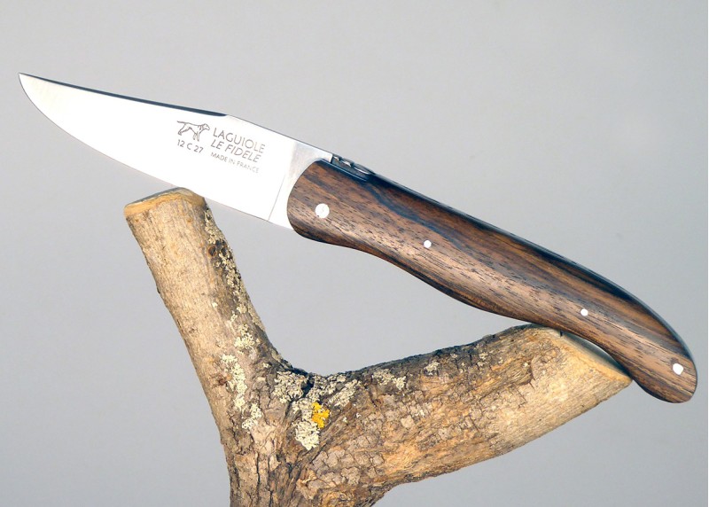 Laguiole de Chasse Forgé, Plein Manche en Noyer image 5