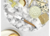 Couteau à fromage Laguiole avec un manche en bois de chêne et mitres inox image 3
