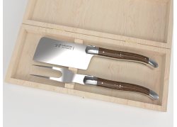 Service à fromage Laguiole avec un manche en bois de noyer et mitres inox image 1