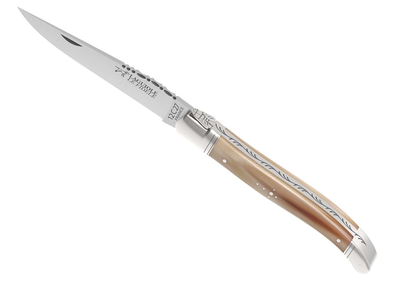 Couteau Laguiole avec un manche en pointe de corne blonde et 2 mitres inox image 1