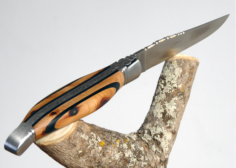 Couteau Laguiole bombé manche en bois de Corail et Amarello image 14