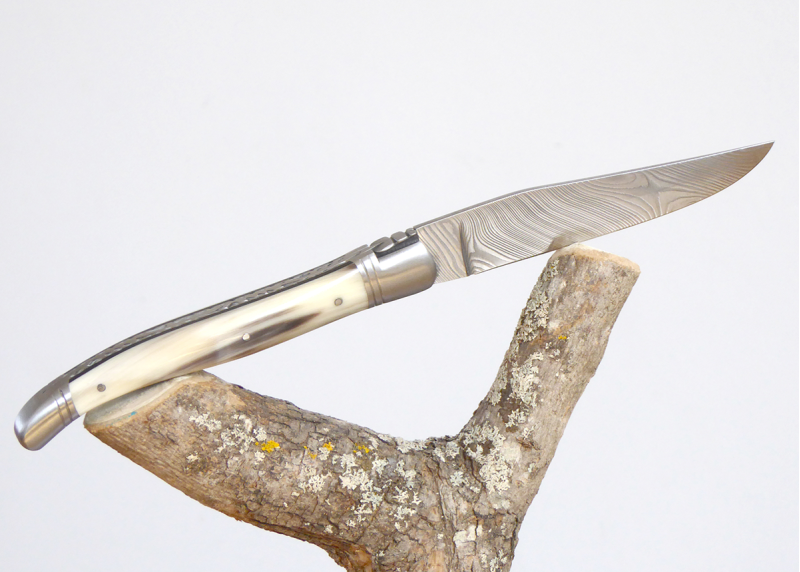 Laguiole Knife with Damascus Blade, Blond Horn tip handle image 3