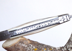 Laguiole Knife with Damascus Blade, Blond Horn tip handle image 7
