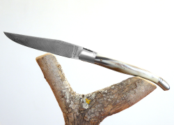 Laguiole Knife with Damascus Blade, Blond Horn tip handle image 12